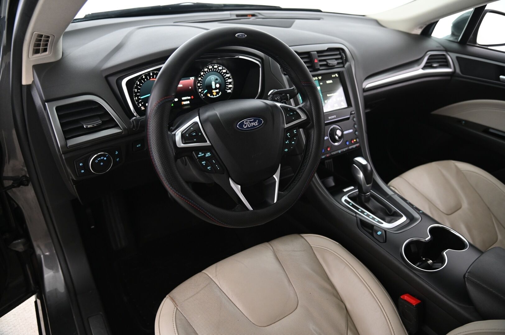 Ford Mondeo 2018 2,0 TDCi 150hv PowerShift Titanium 5D*Vaalea nahkasisuta / Kuskin penkki muistilla / ilmastoidut etuistuimet / Navi* - *Ilmastoidut penkit / Suomi-auto / Juuri tullut / Siisti* - HULLUT JOULUT KORKOTARJOUS 2,49% 