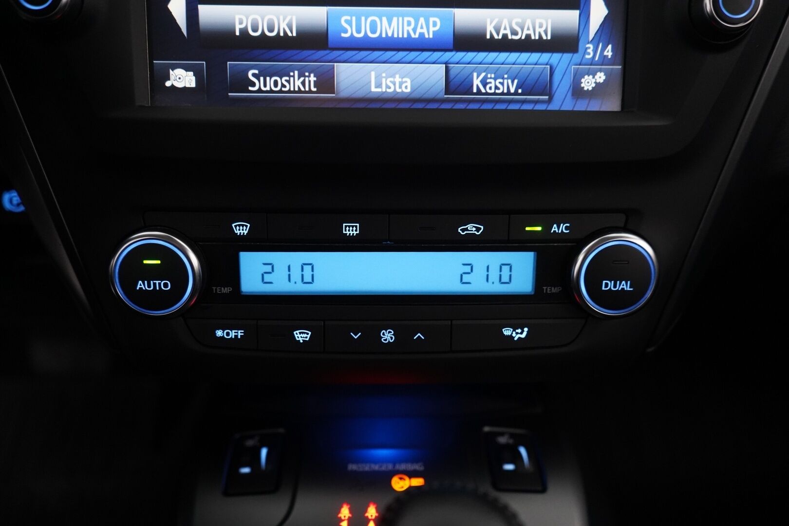 Toyota Avensis 2018 1,8 Valvematic Active Edition Touring Sports Multidrive S *Lohko / Kamera / Vakionopeudensäädin / Navi / Bluetooth* - Suomi-auto / Kahdet OEM Vanteet / Viimeisin huolto 184 tkm