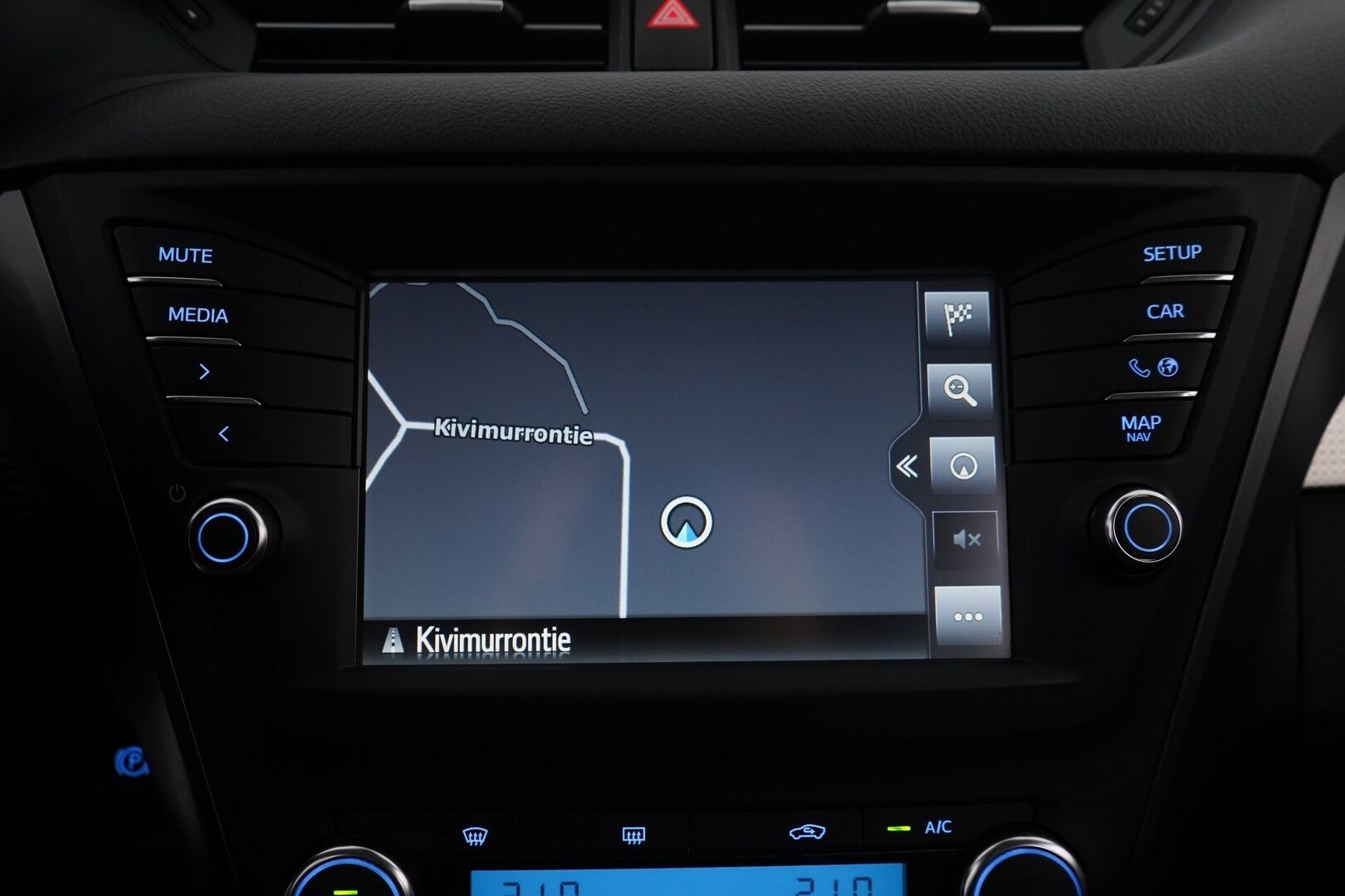 Toyota Avensis 2018 1,8 Valvematic Active Edition Touring Sports Multidrive S *Lohko / Kamera / Vakionopeudensäädin / Navi / Bluetooth* - Suomi-auto / Kahdet OEM Vanteet / Viimeisin huolto 184 tkm