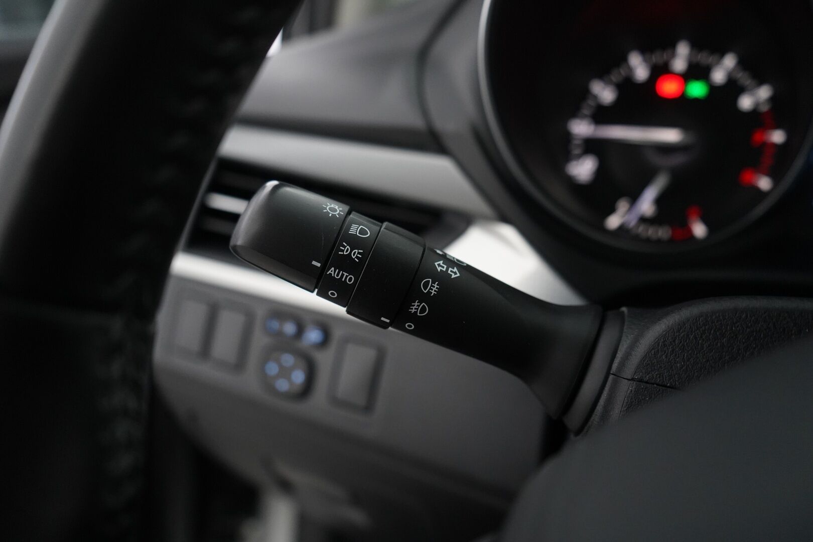 Toyota Avensis 2018 1,8 Valvematic Active Edition Touring Sports Multidrive S *Lohko / Kamera / Vakionopeudensäädin / Navi / Bluetooth* - Suomi-auto / Kahdet OEM Vanteet / Viimeisin huolto 184 tkm
