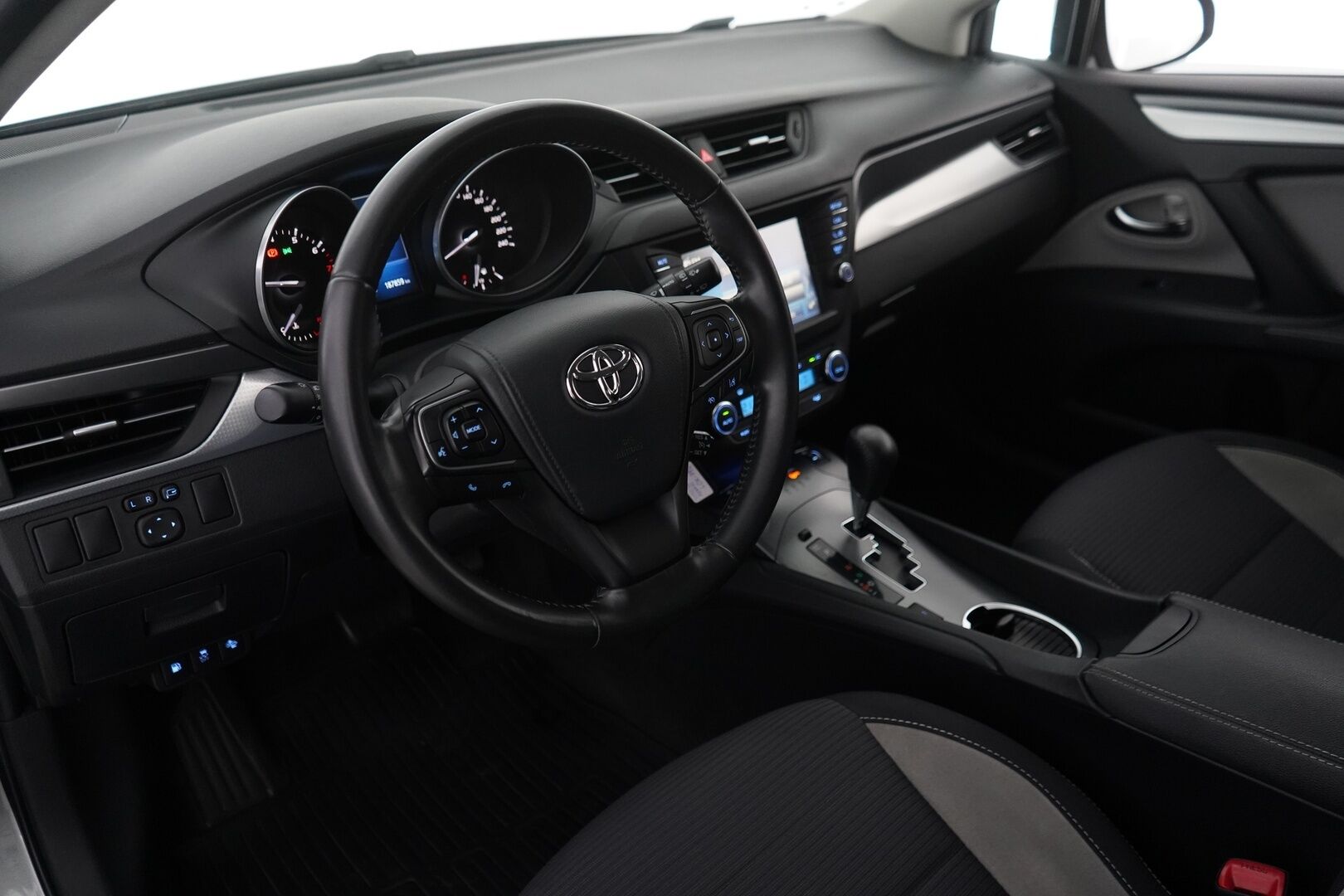Toyota Avensis 2018 1,8 Valvematic Active Edition Touring Sports Multidrive S *Lohko / Kamera / Vakionopeudensäädin / Navi / Bluetooth* - Suomi-auto / Kahdet OEM Vanteet / Viimeisin huolto 184 tkm