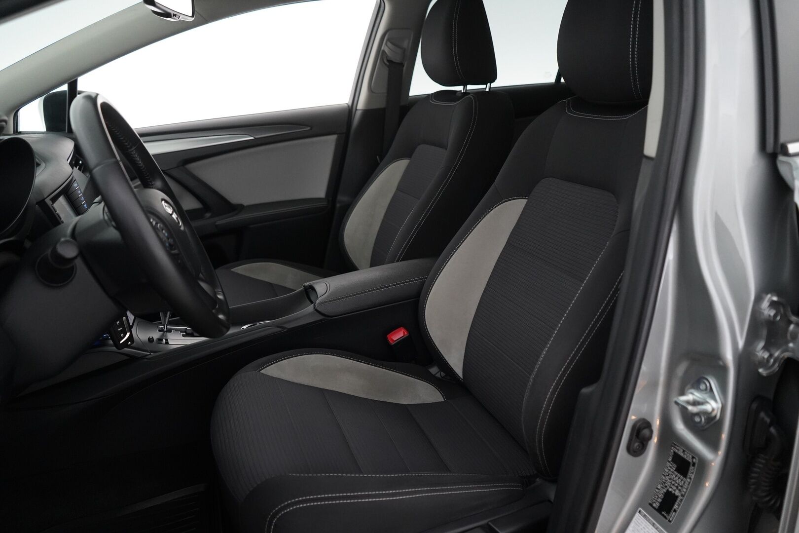 Toyota Avensis 2018 1,8 Valvematic Active Edition Touring Sports Multidrive S *Lohko / Kamera / Vakionopeudensäädin / Navi / Bluetooth* - Suomi-auto / Kahdet OEM Vanteet / Viimeisin huolto 184 tkm
