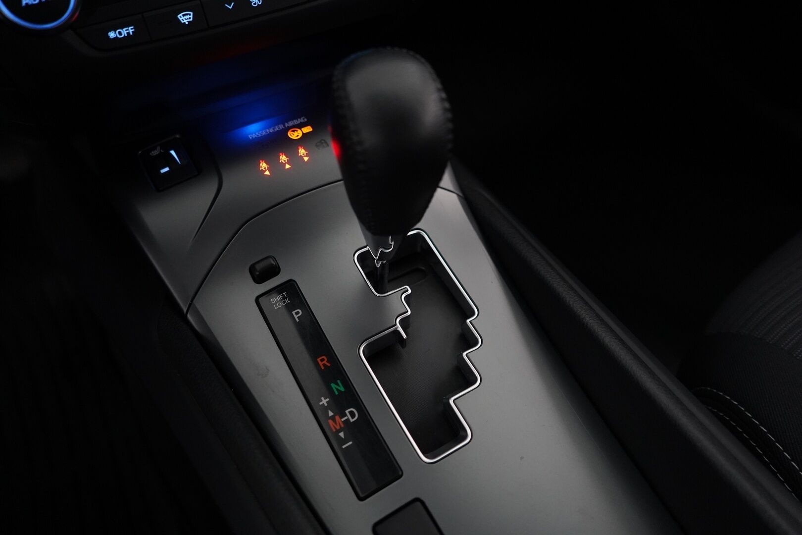 Toyota Avensis 2018 1,8 Valvematic Active Edition Touring Sports Multidrive S *Lohko / Kamera / Vakionopeudensäädin / Navi / Bluetooth* - Suomi-auto / Kahdet OEM Vanteet / Viimeisin huolto 184 tkm