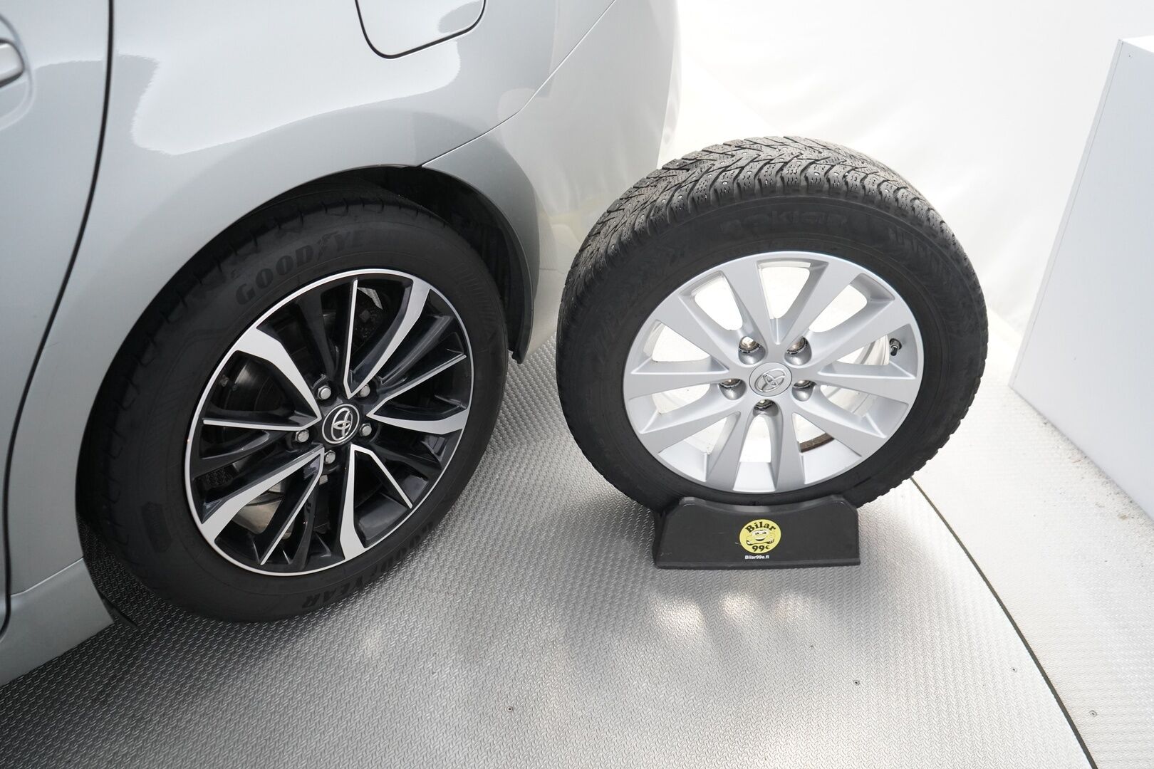Toyota Avensis 2018 1,8 Valvematic Active Edition Touring Sports Multidrive S *Lohko / Kamera / Vakionopeudensäädin / Navi / Bluetooth* - Suomi-auto / Kahdet OEM Vanteet / Viimeisin huolto 184 tkm