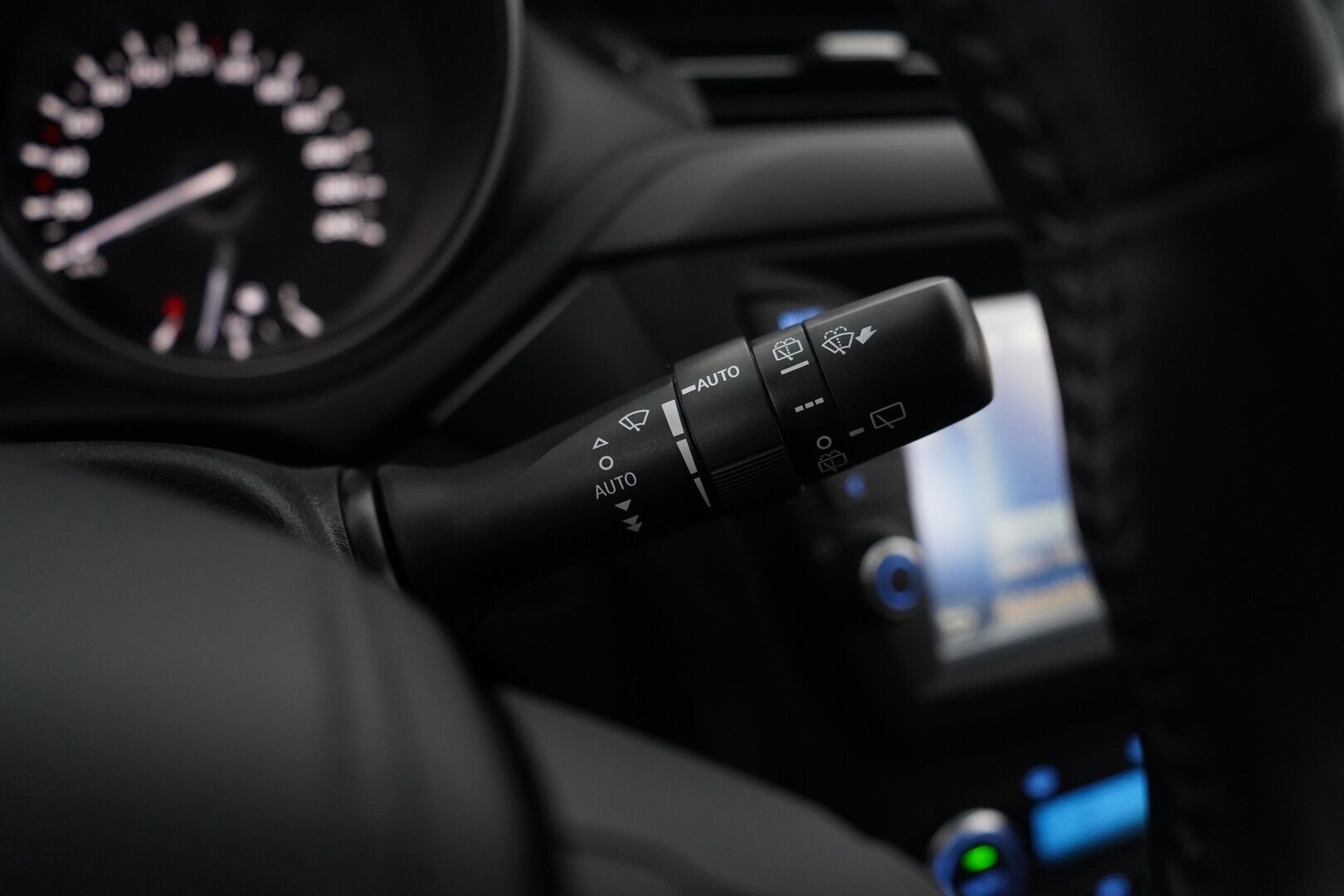 Toyota Avensis 2018 1,8 Valvematic Active Edition Touring Sports Multidrive S *Lohko / Kamera / Vakionopeudensäädin / Navi / Bluetooth* - Suomi-auto / Kahdet OEM Vanteet / Viimeisin huolto 184 tkm