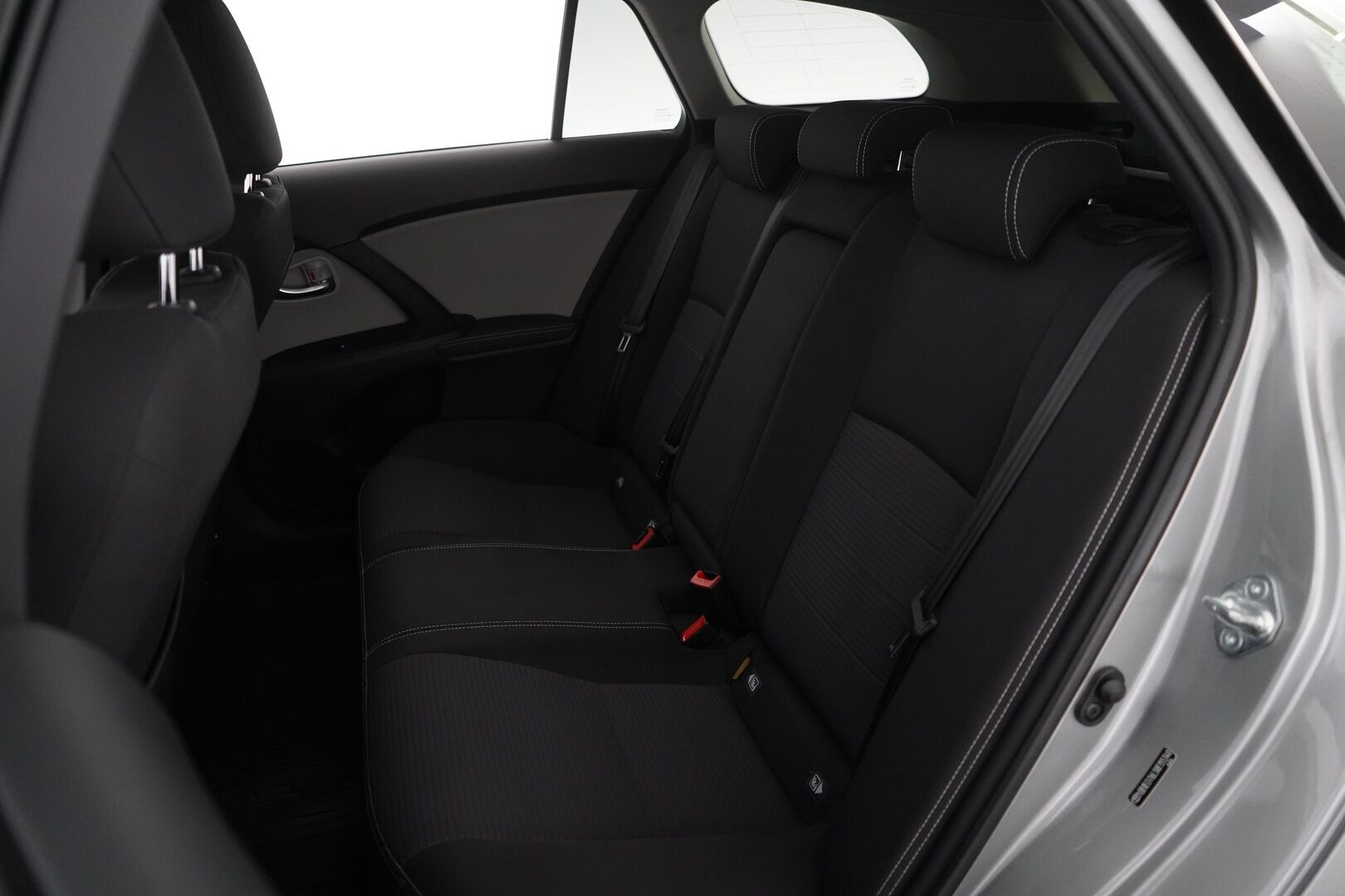 Toyota Avensis 2018 1,8 Valvematic Active Edition Touring Sports Multidrive S *Lohko / Kamera / Vakionopeudensäädin / Navi / Bluetooth* - Suomi-auto / Kahdet OEM Vanteet / Viimeisin huolto 184 tkm