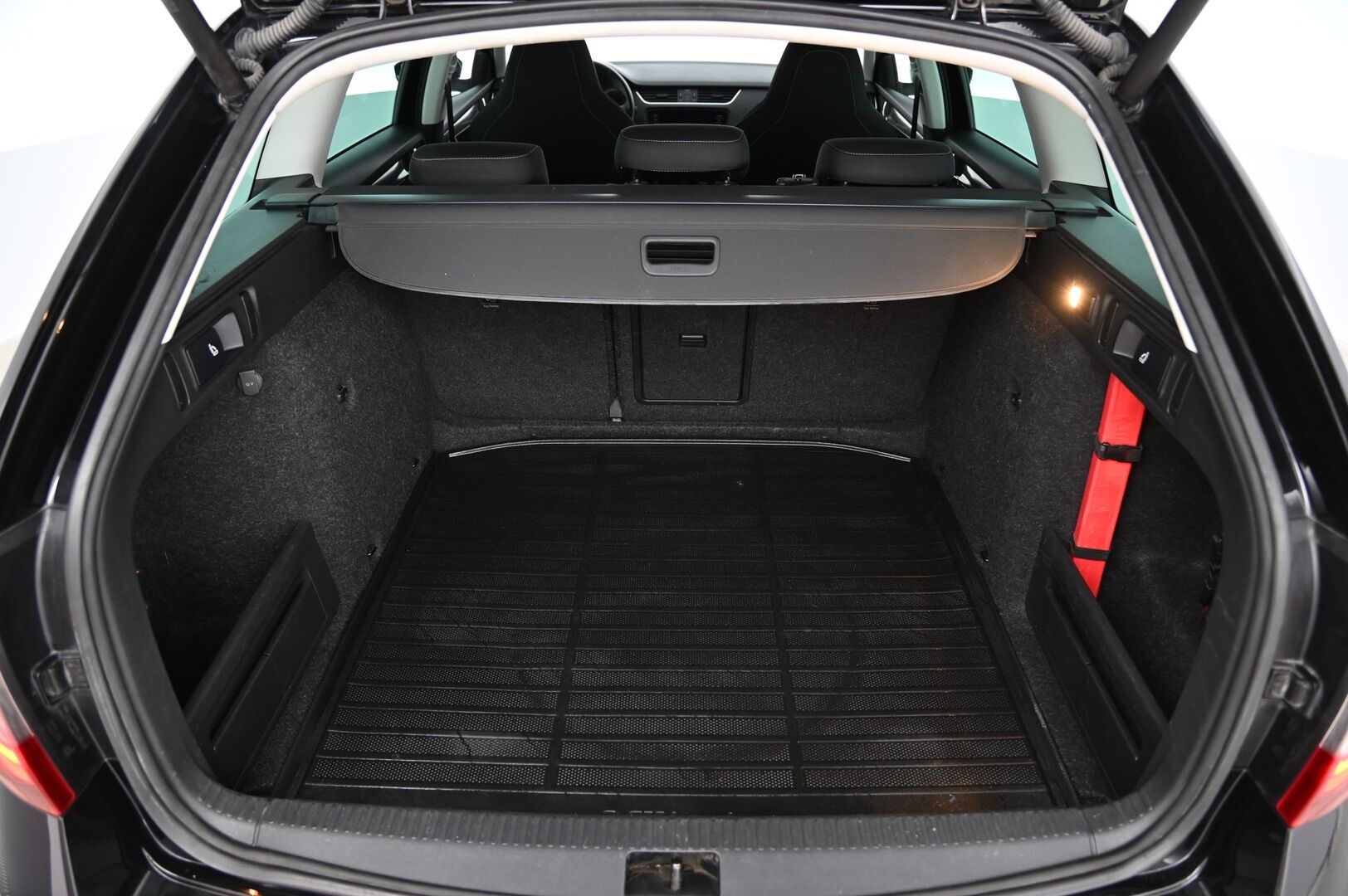 Skoda Octavia 2018 Combi 1,5 TSI Style DSG Autom. - Vakkari | P*kamera | Blis | Smartlink | LED | 2*om | Suomi-auto