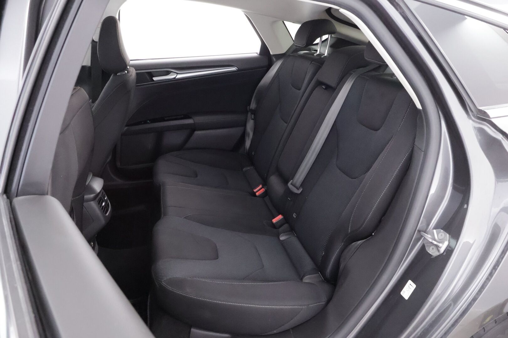 Ford Mondeo 2018 2,0 TDCi 150hv PowerShift Titanium 5D - Suomiauto | Webasto | Dynamic LED | Lämmitettävä Tuulilasi | Muistipenkki | Sony Sound | Huippusiisti!
