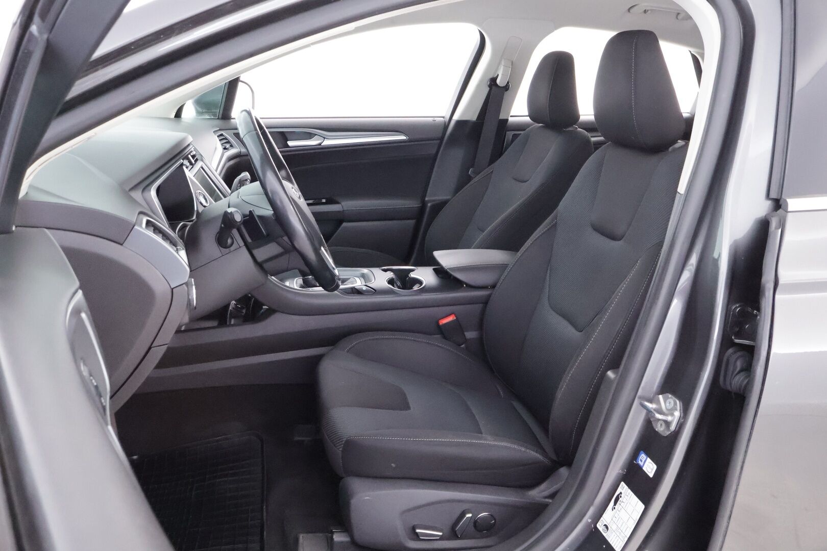 Ford Mondeo 2018 2,0 TDCi 150hv PowerShift Titanium 5D - Suomiauto | Webasto | Dynamic LED | Lämmitettävä Tuulilasi | Muistipenkki | Sony Sound | Huippusiisti!