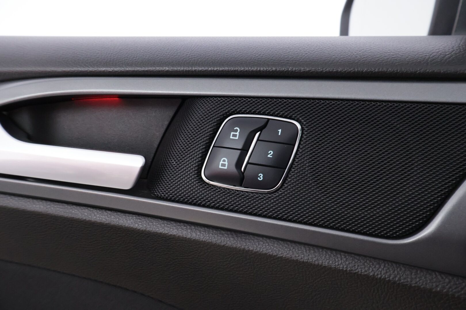 Ford Mondeo 2018 2,0 TDCi 150hv PowerShift Titanium 5D - Suomiauto | Webasto | Dynamic LED | Lämmitettävä Tuulilasi | Muistipenkki | Sony Sound | Huippusiisti!