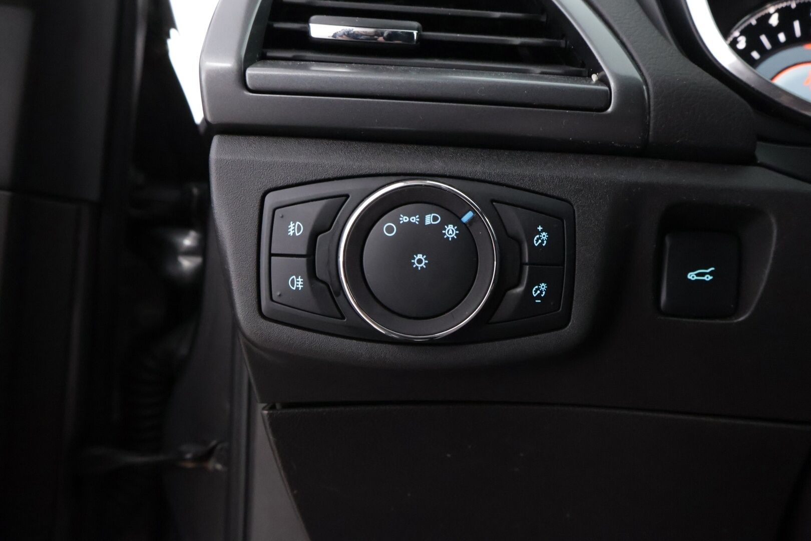 Ford Mondeo 2018 2,0 TDCi 150hv PowerShift Titanium 5D - Suomiauto | Webasto | Dynamic LED | Lämmitettävä Tuulilasi | Muistipenkki | Sony Sound | Huippusiisti!