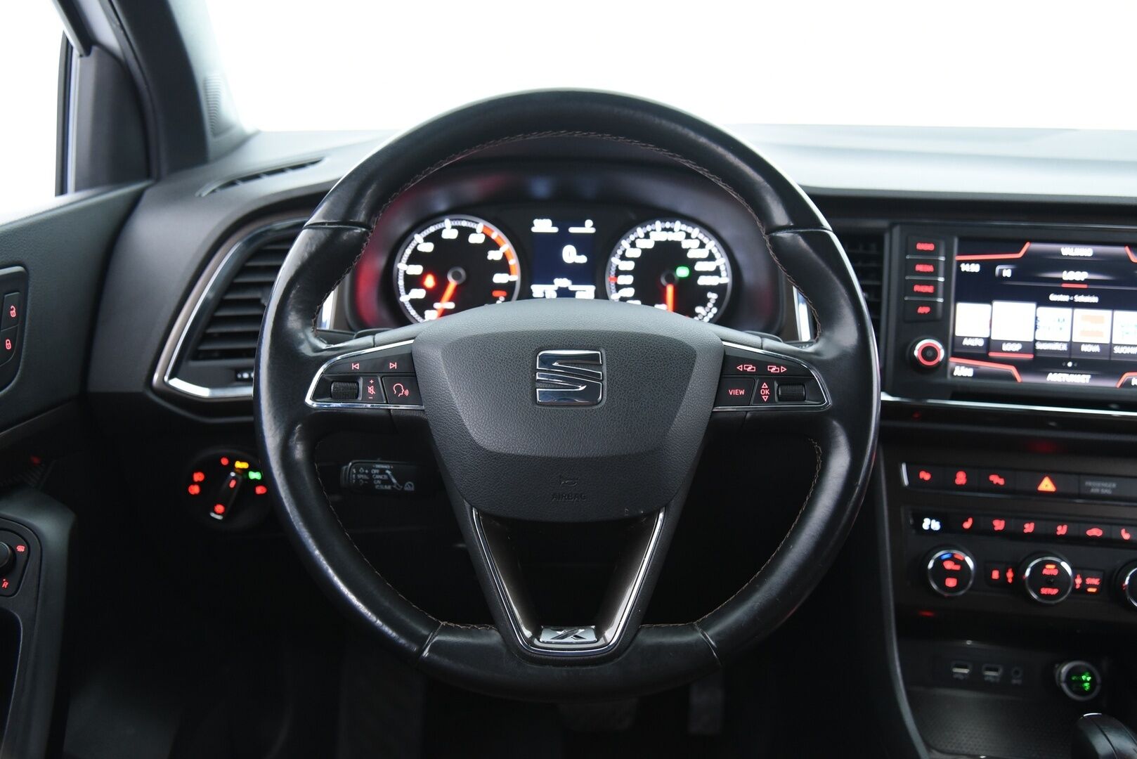 Seat Ateca 2018 2,0 TSI 190 4DRIVE Xcellence DSG / 2-om. Suomi-auto / Adapt. Vak. / Webasto / Koukku / Nahka-alcantara / - Suomi.Auto / PA-Lämmitin / Keyless / 360-Kamera / LED-Ajovalot