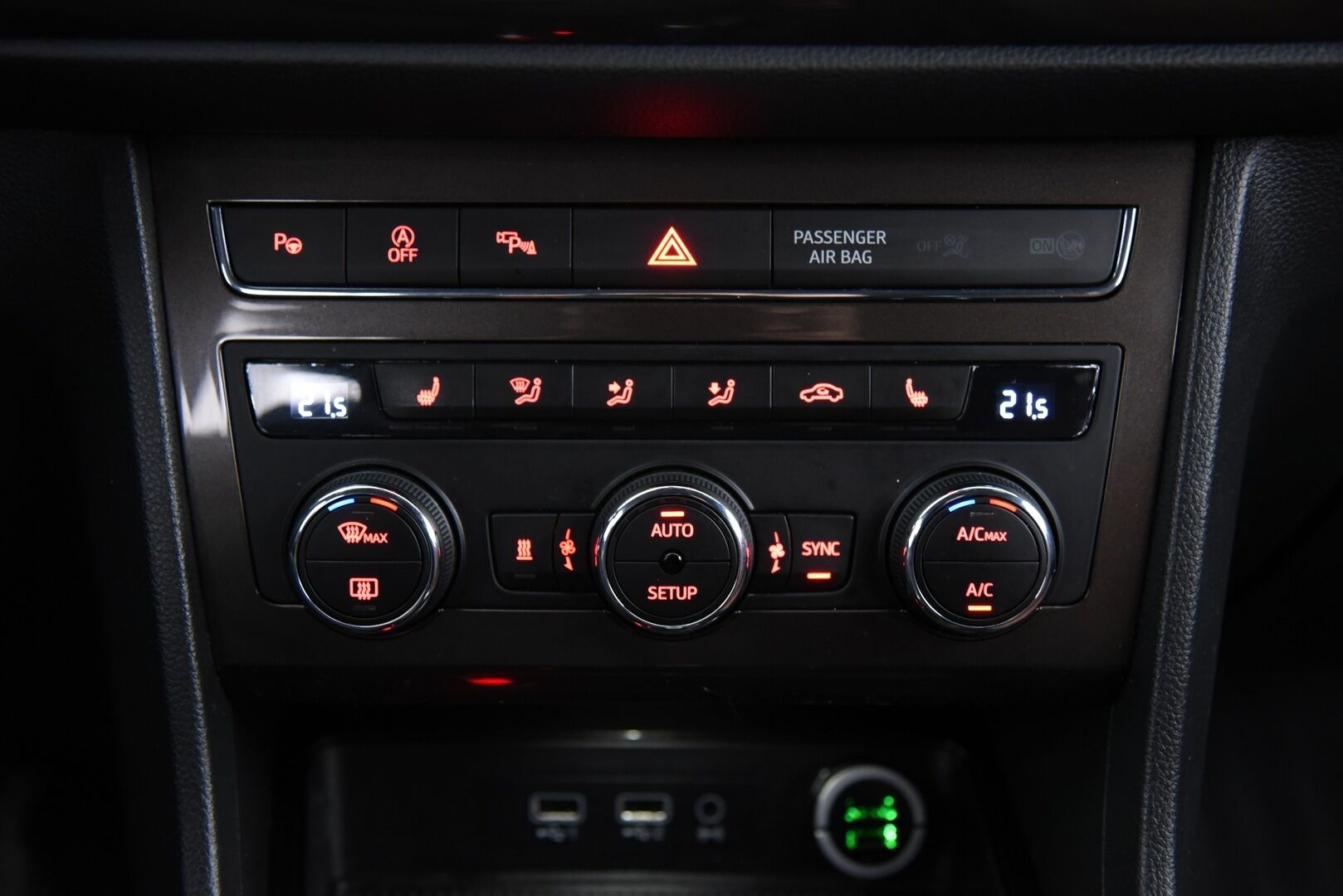 Seat Ateca 2018 2,0 TSI 190 4DRIVE Xcellence DSG / 2-om. Suomi-auto / Adapt. Vak. / Webasto / Koukku / Nahka-alcantara / - Suomi.Auto / PA-Lämmitin / Keyless / 360-Kamera / LED-Ajovalot