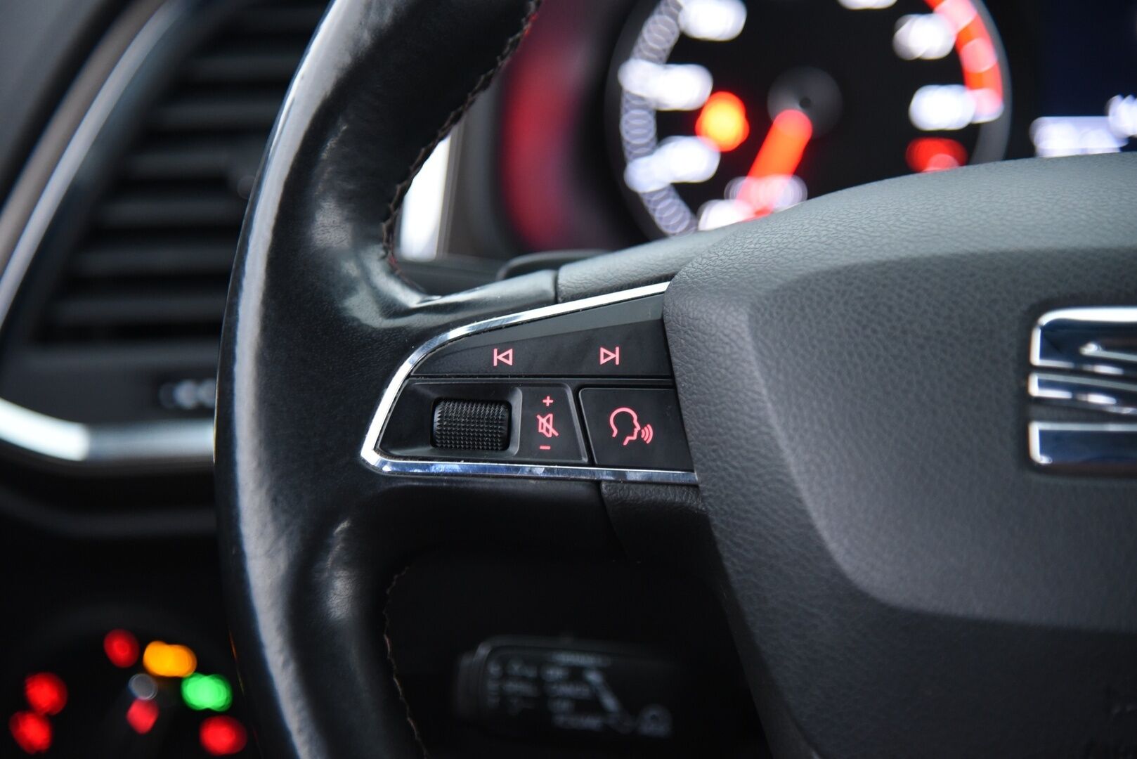 Seat Ateca 2018 2,0 TSI 190 4DRIVE Xcellence DSG / 2-om. Suomi-auto / Adapt. Vak. / Webasto / Koukku / Nahka-alcantara / - Suomi.Auto / PA-Lämmitin / Keyless / 360-Kamera / LED-Ajovalot