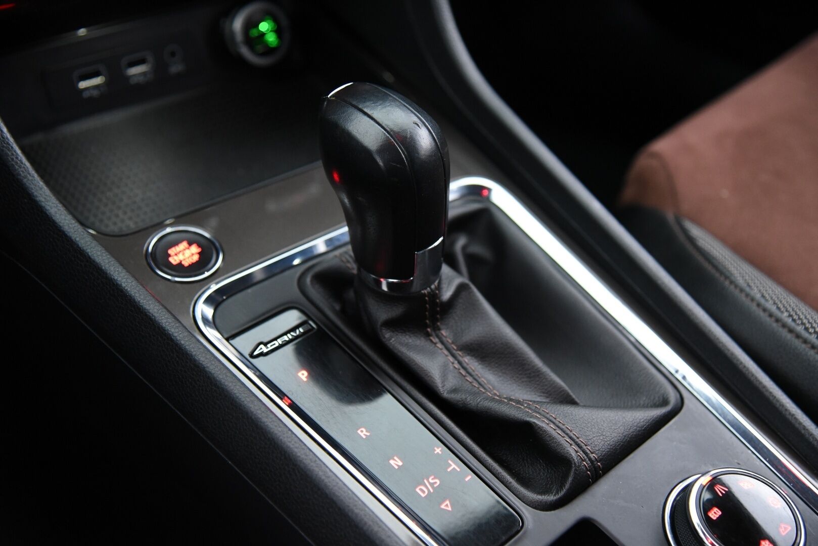 Seat Ateca 2018 2,0 TSI 190 4DRIVE Xcellence DSG / 2-om. Suomi-auto / Adapt. Vak. / Webasto / Koukku / Nahka-alcantara / - Suomi.Auto / PA-Lämmitin / Keyless / 360-Kamera / LED-Ajovalot