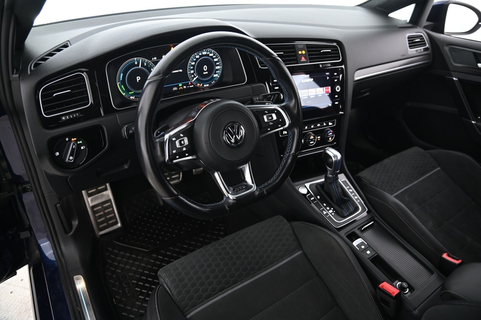 Volkswagen Golf 2018 GTE Plug-In Hybrid 150 kW (204 hv) DSG *Webasto / Acc / Digimittaristo / P.kamera / Koukku / Navi* - Paremmat penkit! / Todella näyttävä yksilö* - Osta nyt, maksa vasta ensi vuonna