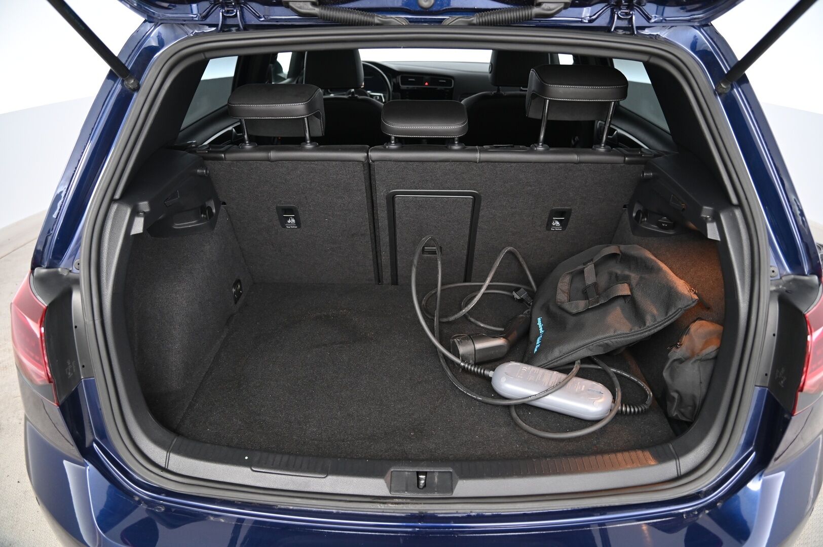 Volkswagen Golf 2018 GTE Plug-In Hybrid 150 kW (204 hv) DSG *Webasto / Acc / Digimittaristo / P.kamera / Koukku / Navi* - Paremmat penkit! / Todella näyttävä yksilö* - Osta nyt, maksa vasta ensi vuonna