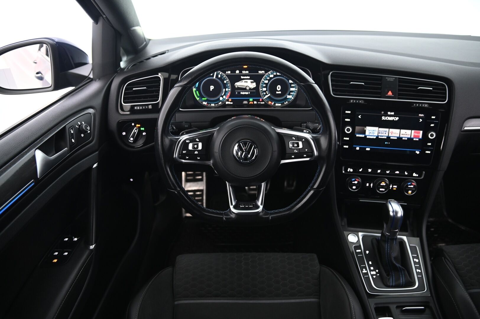 Volkswagen Golf 2018 GTE Plug-In Hybrid 150 kW (204 hv) DSG *Webasto / Acc / Digimittaristo / P.kamera / Koukku / Navi* - Paremmat penkit! / Todella näyttävä yksilö* - Osta nyt, maksa vasta ensi vuonna