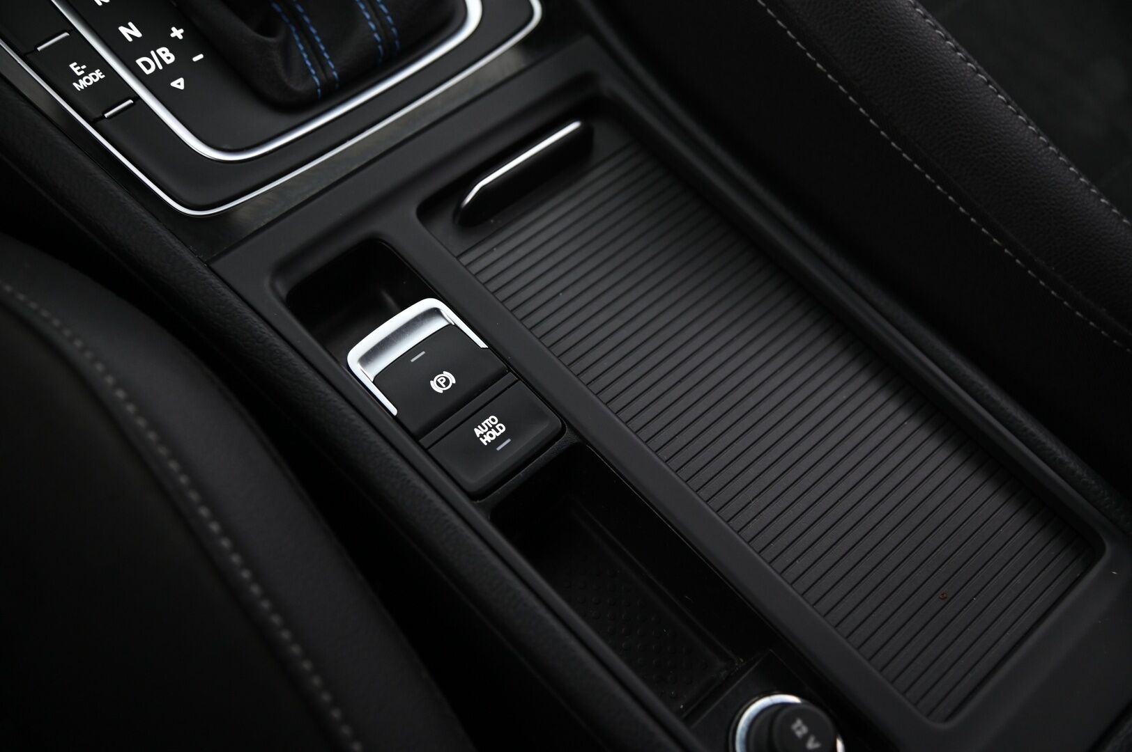 Volkswagen Golf 2018 GTE Plug-In Hybrid 150 kW (204 hv) DSG *Webasto / Acc / Digimittaristo / P.kamera / Koukku / Navi* - Paremmat penkit! / Todella näyttävä yksilö* - Osta nyt, maksa vasta ensi vuonna