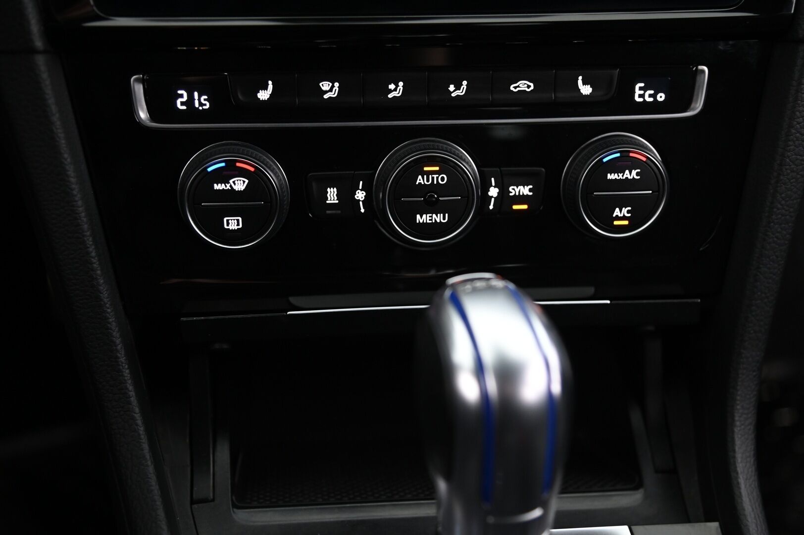 Volkswagen Golf 2018 GTE Plug-In Hybrid 150 kW (204 hv) DSG *Webasto / Acc / Digimittaristo / P.kamera / Koukku / Navi* - Paremmat penkit! / Todella näyttävä yksilö* - Osta nyt, maksa vasta ensi vuonna