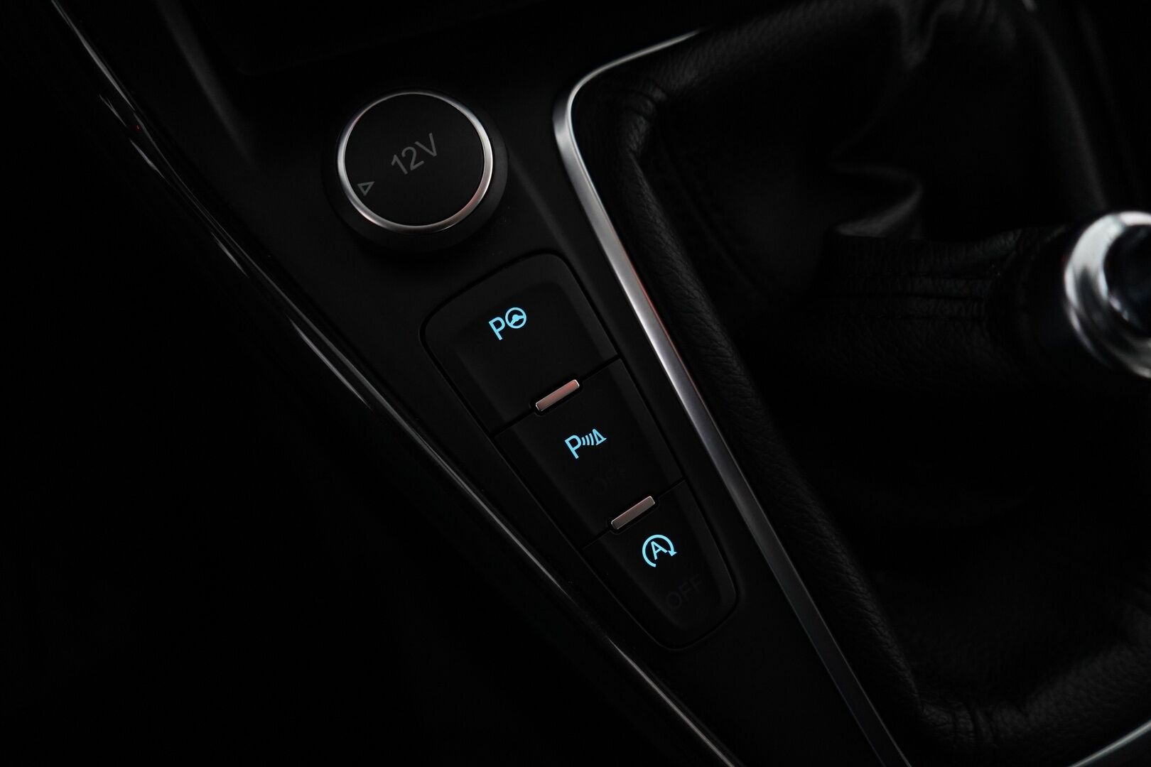 Ford Focus 2018 1,0 EcoBoost 125 hv Start/Stop M6 Titanium Wagon *Koukku / Kamera / Navi / Keyless* - Suomi-auto / Juuri huollettu / Lämmitettävä tuulilasi / Kahdet renkaat Fordin vanteilla