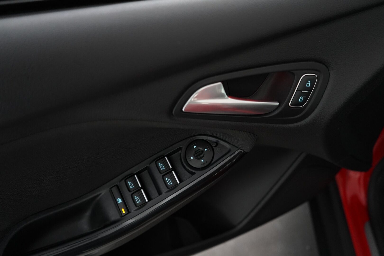 Ford Focus 2018 1,0 EcoBoost 125 hv Start/Stop M6 Titanium Wagon *Koukku / Kamera / Navi / Keyless* - Suomi-auto / Juuri huollettu / Lämmitettävä tuulilasi / Kahdet renkaat Fordin vanteilla