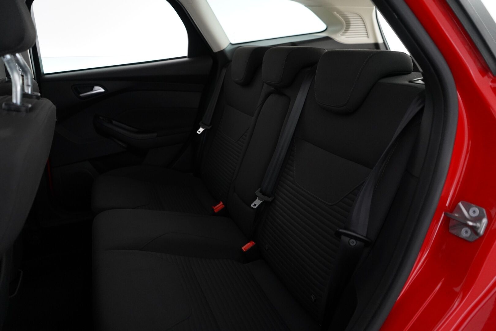 Ford Focus 2018 1,0 EcoBoost 125 hv Start/Stop M6 Titanium Wagon *Koukku / Kamera / Navi / Keyless* - Suomi-auto / Juuri huollettu / Lämmitettävä tuulilasi / Kahdet renkaat Fordin vanteilla