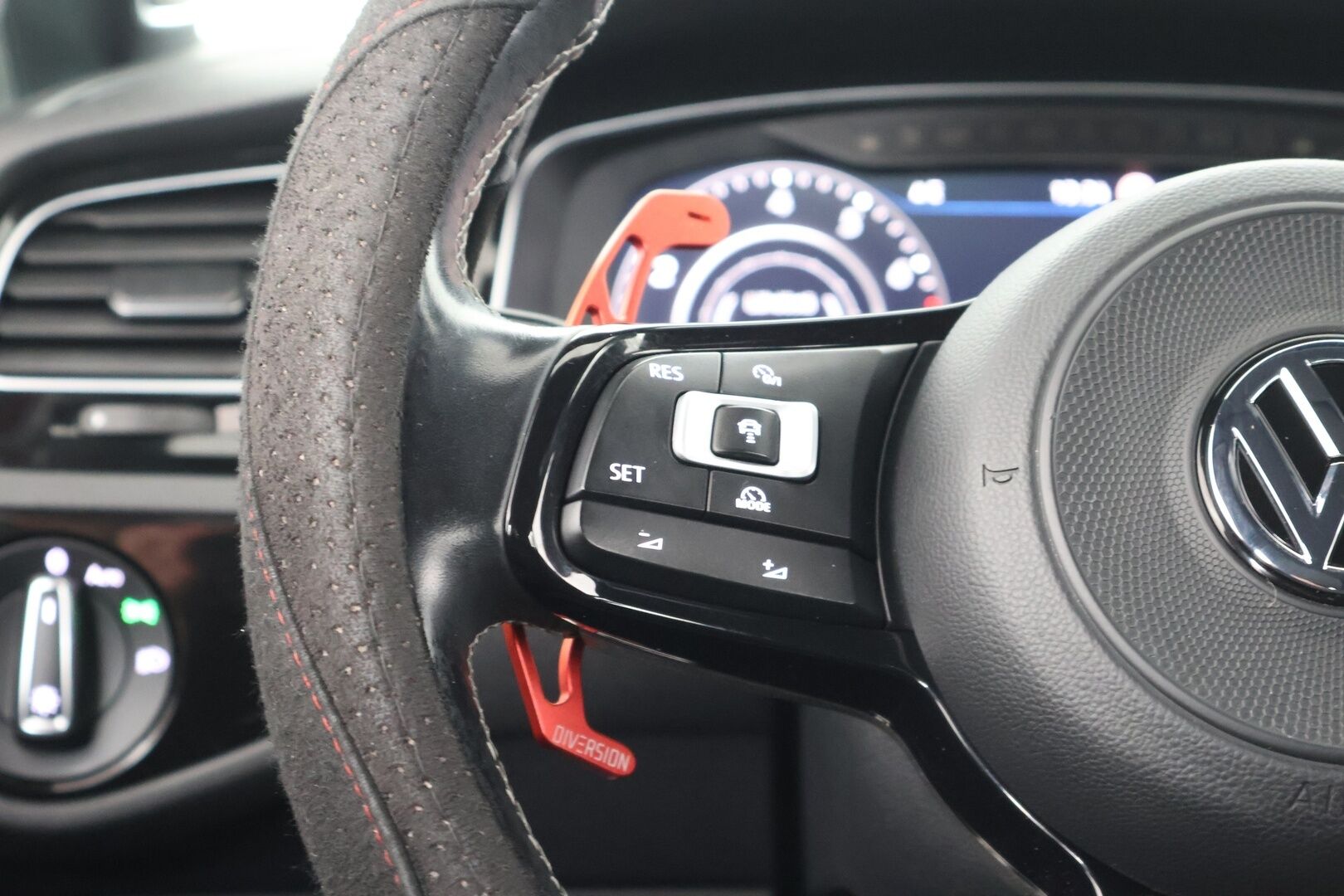 Volkswagen Golf 2018 R 2,0 TSI 228 kW (310 hv) 4MOTION DSG-aut - ACC | Dynaudio | Keyless | BLIS | P. Kamera | Lohko + sisä | Digimittaristo