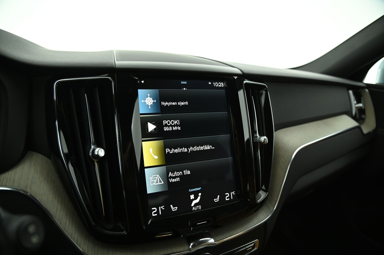 Volvo XC60 2018 T8 AWD Inscription aut *VOC / ACC / Pilot assist / Panorama / Ilma-alusta / Nahat* - Upea taivaansininen väri / Tasainen kyyti ilma-alustalla!