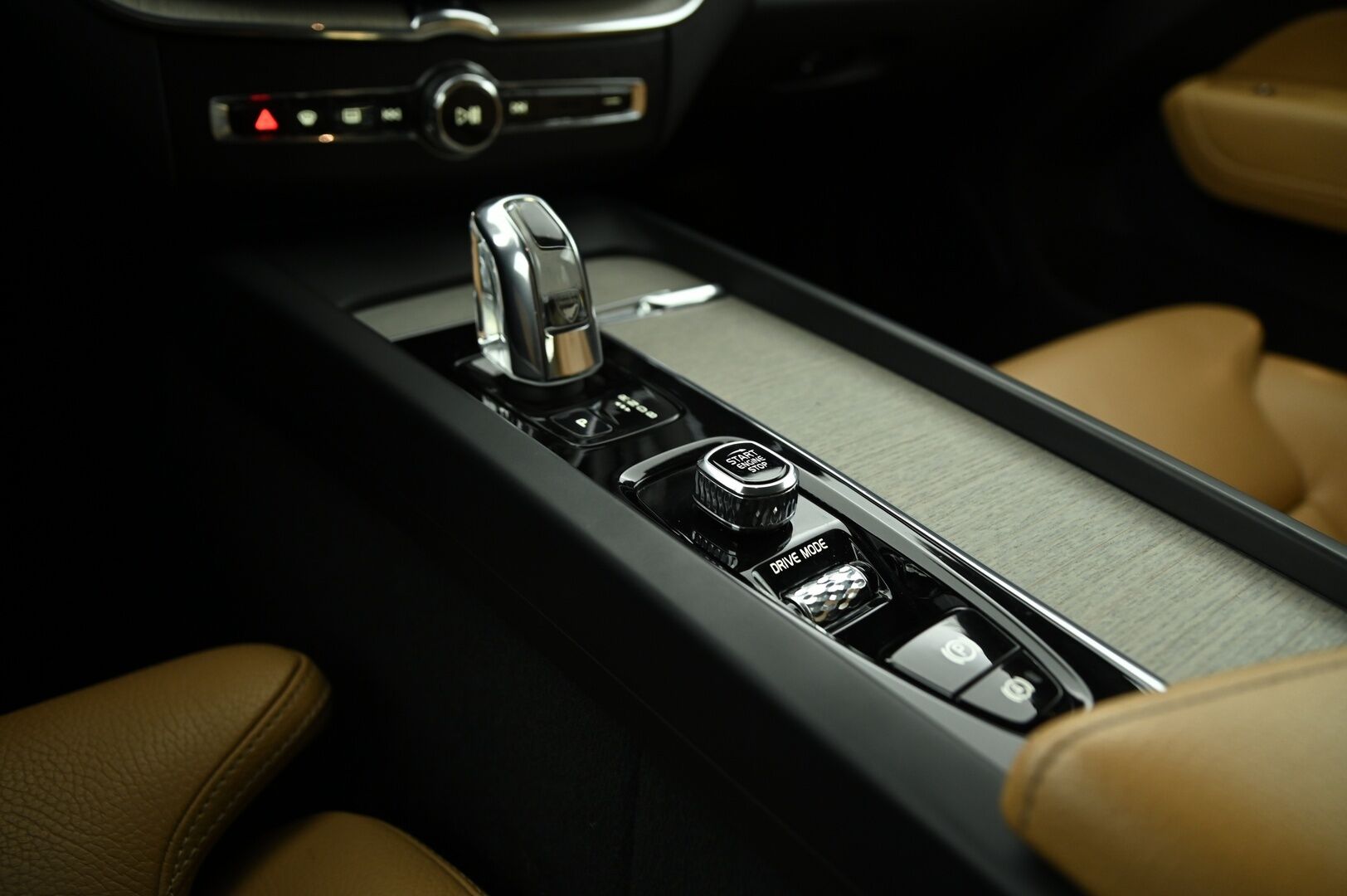 Volvo XC60 2018 T8 AWD Inscription aut *VOC / ACC / Pilot assist / Panorama / Ilma-alusta / Nahat* - Upea taivaansininen väri / Tasainen kyyti ilma-alustalla!