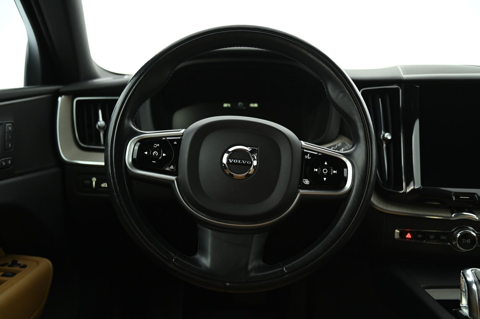 Volvo XC60 2018 T8 AWD Inscription aut *VOC / ACC / Pilot assist / Panorama / Ilma-alusta / Nahat* - Upea taivaansininen väri / Tasainen kyyti ilma-alustalla!