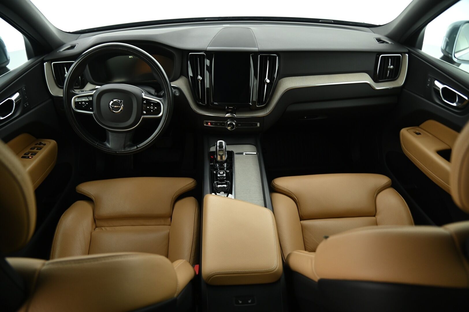 Volvo XC60 2018 T8 AWD Inscription aut *VOC / ACC / Pilot assist / Panorama / Ilma-alusta / Nahat* - Upea taivaansininen väri / Tasainen kyyti ilma-alustalla!
