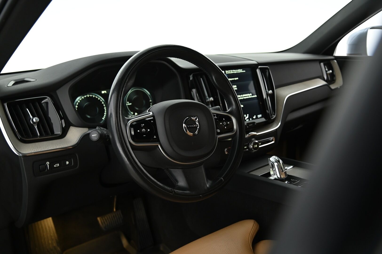 Volvo XC60 2018 T8 AWD Inscription aut *VOC / ACC / Pilot assist / Panorama / Ilma-alusta / Nahat* - Upea taivaansininen väri / Tasainen kyyti ilma-alustalla!