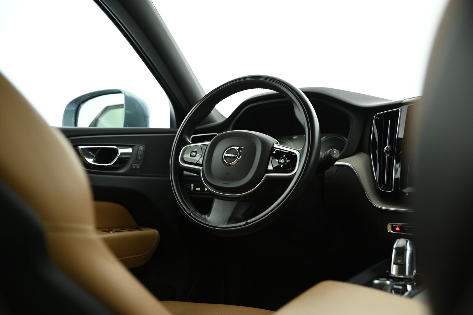 Volvo XC60 2018 T8 AWD Inscription aut *VOC / ACC / Pilot assist / Panorama / Ilma-alusta / Nahat* - Upea taivaansininen väri / Tasainen kyyti ilma-alustalla!