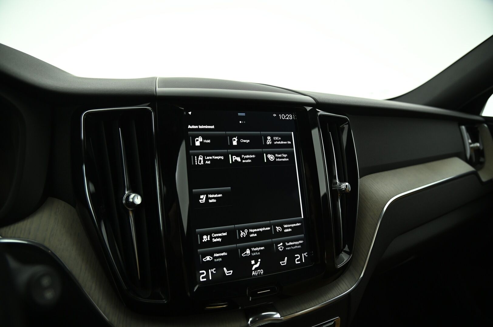 Volvo XC60 2018 T8 AWD Inscription aut *VOC / ACC / Pilot assist / Panorama / Ilma-alusta / Nahat* - Upea taivaansininen väri / Tasainen kyyti ilma-alustalla!