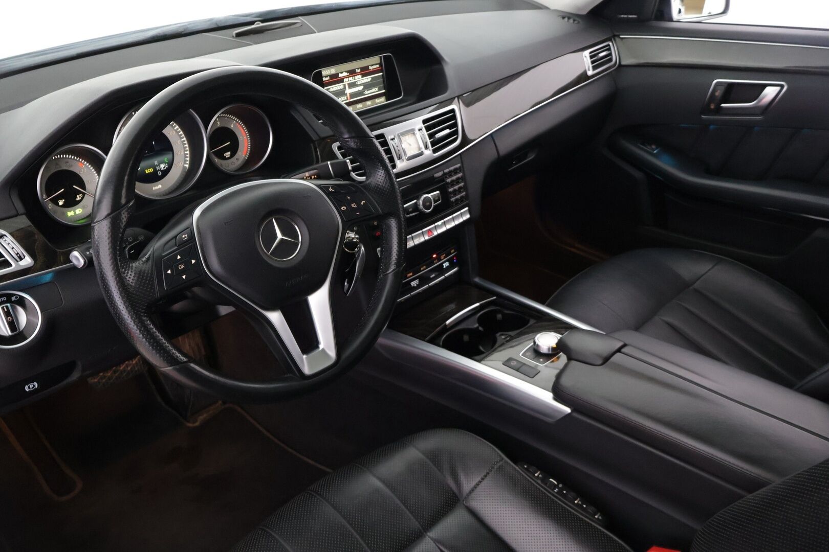 Mercedes-Benz E 2015 250 CDI T 4Matic A Premium Avantgarde Farmari *Webasto / Panorama / Harman&Kardon / Distronic+ / Ilma-alusta / Koukku / Ortopedi+Ilmastoidut penkit* - * Kahdet renkaat alumiinivantein / Ilman Adblue järjestelmää * - HULLU BLACKWEEK KORKOTARJOUS 2,49%