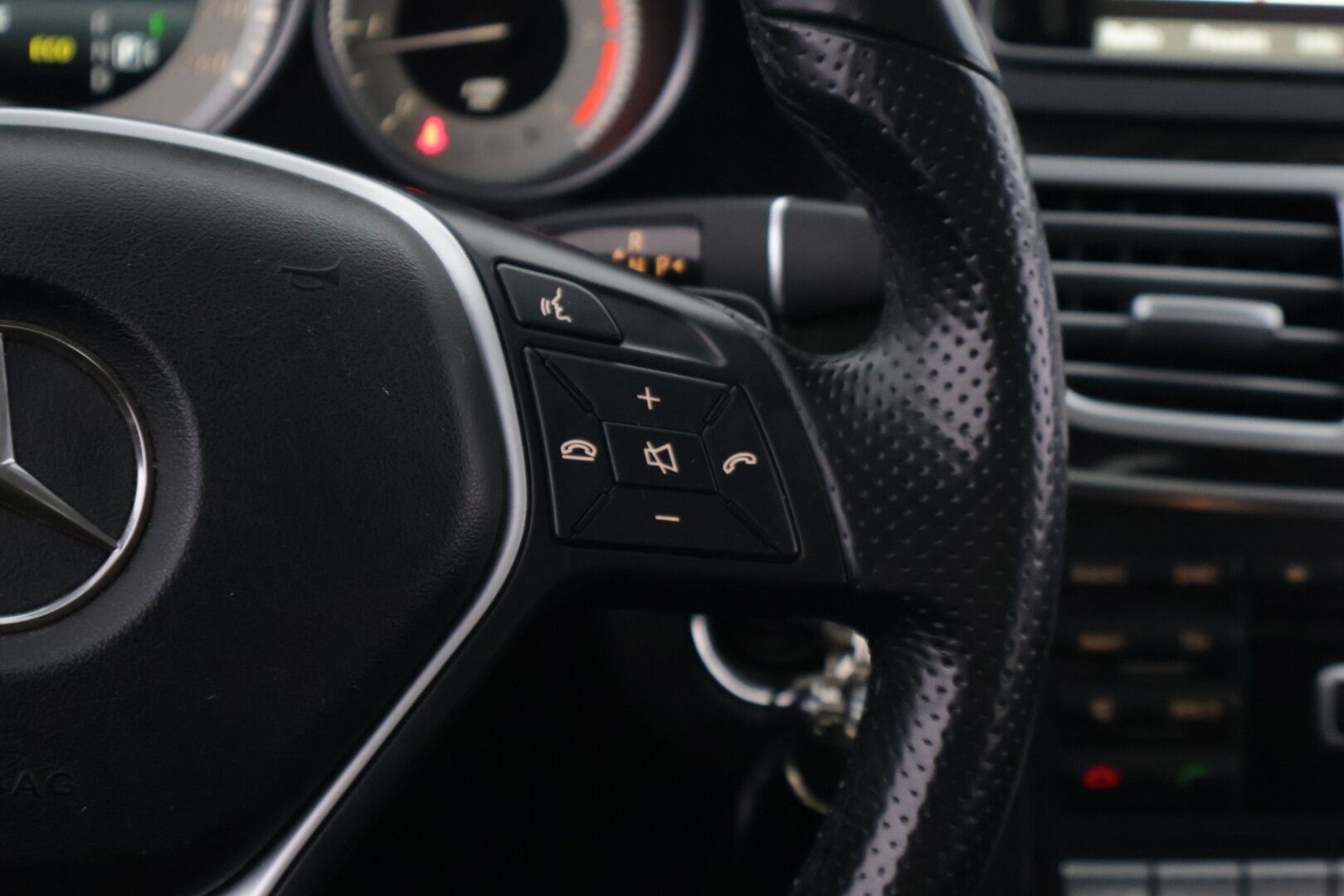 Mercedes-Benz E 2015 250 CDI T 4Matic A Premium Avantgarde Farmari *Webasto / Panorama / Harman&Kardon / Distronic+ / Ilma-alusta / Koukku / Ortopedi+Ilmastoidut penkit* - * Kahdet renkaat alumiinivantein / Ilman Adblue järjestelmää * - HULLU BLACKWEEK KORKOTARJOUS 2,49%