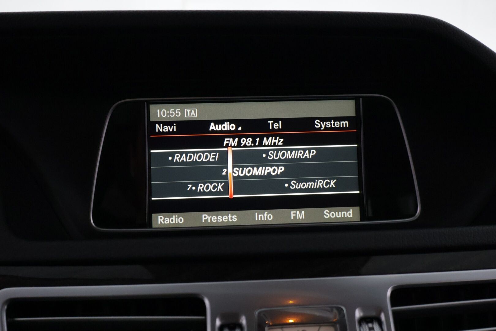 Mercedes-Benz E 2015 250 CDI T 4Matic A Premium Avantgarde Farmari *Webasto / Panorama / Harman&Kardon / Distronic+ / Ilma-alusta / Koukku / Ortopedi+Ilmastoidut penkit* - * Kahdet renkaat alumiinivantein / Ilman Adblue järjestelmää * - HULLU BLACKWEEK KORKOTARJOUS 2,49%