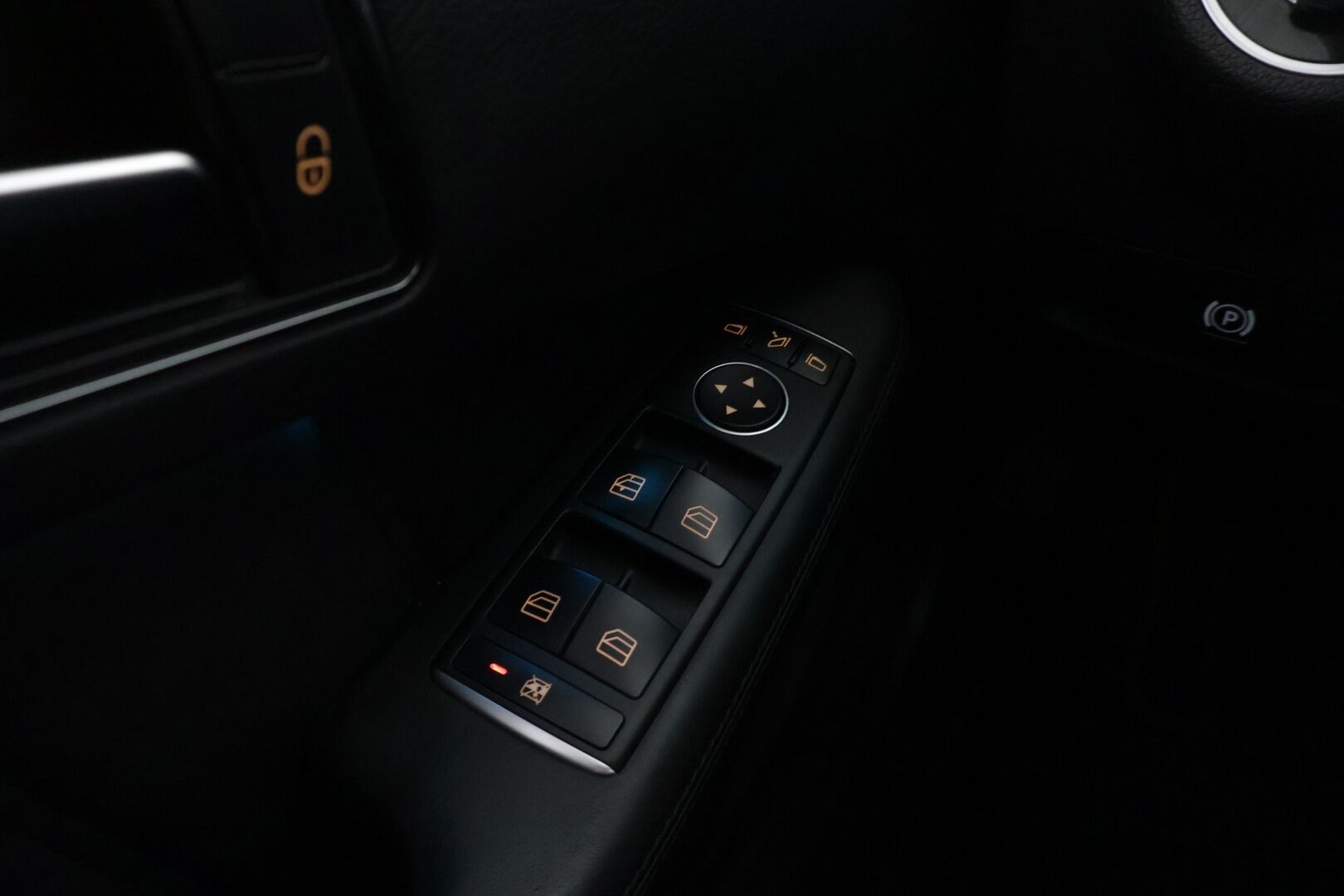 Mercedes-Benz E 2015 250 CDI T 4Matic A Premium Avantgarde Farmari *Webasto / Panorama / Harman&Kardon / Distronic+ / Ilma-alusta / Koukku / Ortopedi+Ilmastoidut penkit* - * Kahdet renkaat alumiinivantein / Ilman Adblue järjestelmää * - HULLU BLACKWEEK KORKOTARJOUS 2,49%