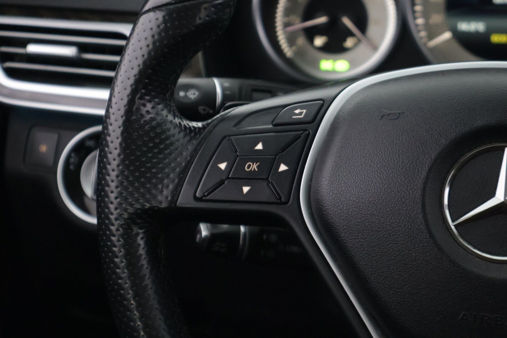 Mercedes-Benz E 2015 250 CDI T 4Matic A Premium Avantgarde Farmari *Webasto / Panorama / Harman&Kardon / Distronic+ / Ilma-alusta / Koukku / Ortopedi+Ilmastoidut penkit* - * Kahdet renkaat alumiinivantein / Ilman Adblue järjestelmää * - HULLU BLACKWEEK KORKOTARJOUS 2,49%