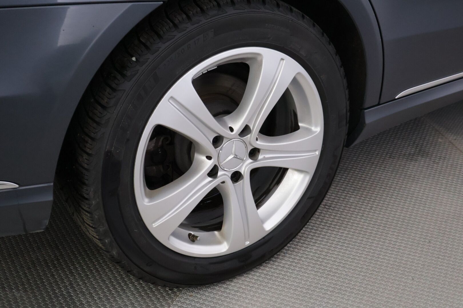 Mercedes-Benz E 2015 250 CDI T 4Matic A Premium Avantgarde Farmari *Webasto / Panorama / Harman&Kardon / Distronic+ / Ilma-alusta / Koukku / Ortopedi+Ilmastoidut penkit* - * Kahdet renkaat alumiinivantein / Ilman Adblue järjestelmää * - HULLU BLACKWEEK KORKOTARJOUS 2,49%