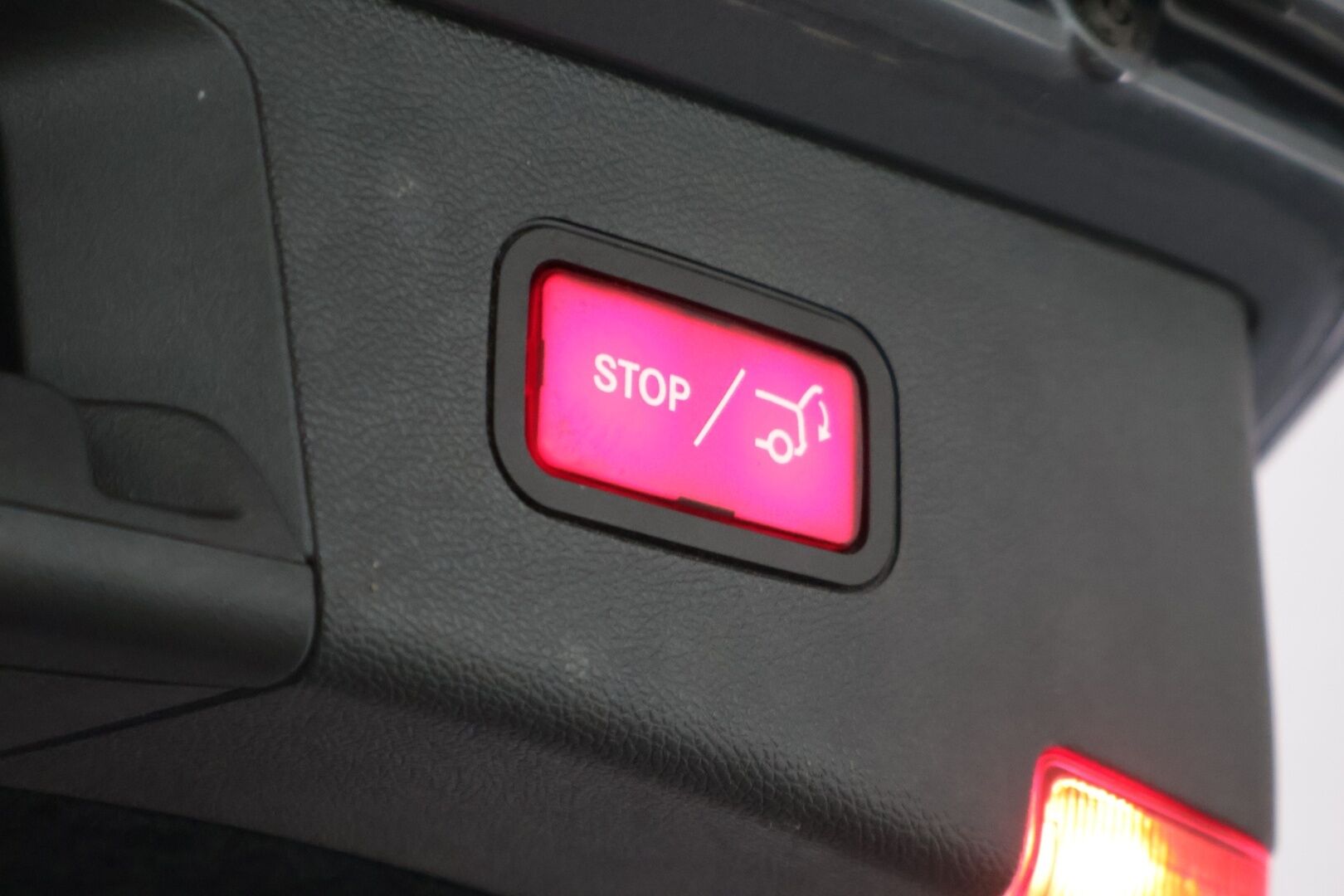 Mercedes-Benz E 2015 250 CDI T 4Matic A Premium Avantgarde Farmari *Webasto / Panorama / Harman&Kardon / Distronic+ / Ilma-alusta / Koukku / Ortopedi+Ilmastoidut penkit* - * Kahdet renkaat alumiinivantein / Ilman Adblue järjestelmää * - HULLU BLACKWEEK KORKOTARJOUS 2,49%