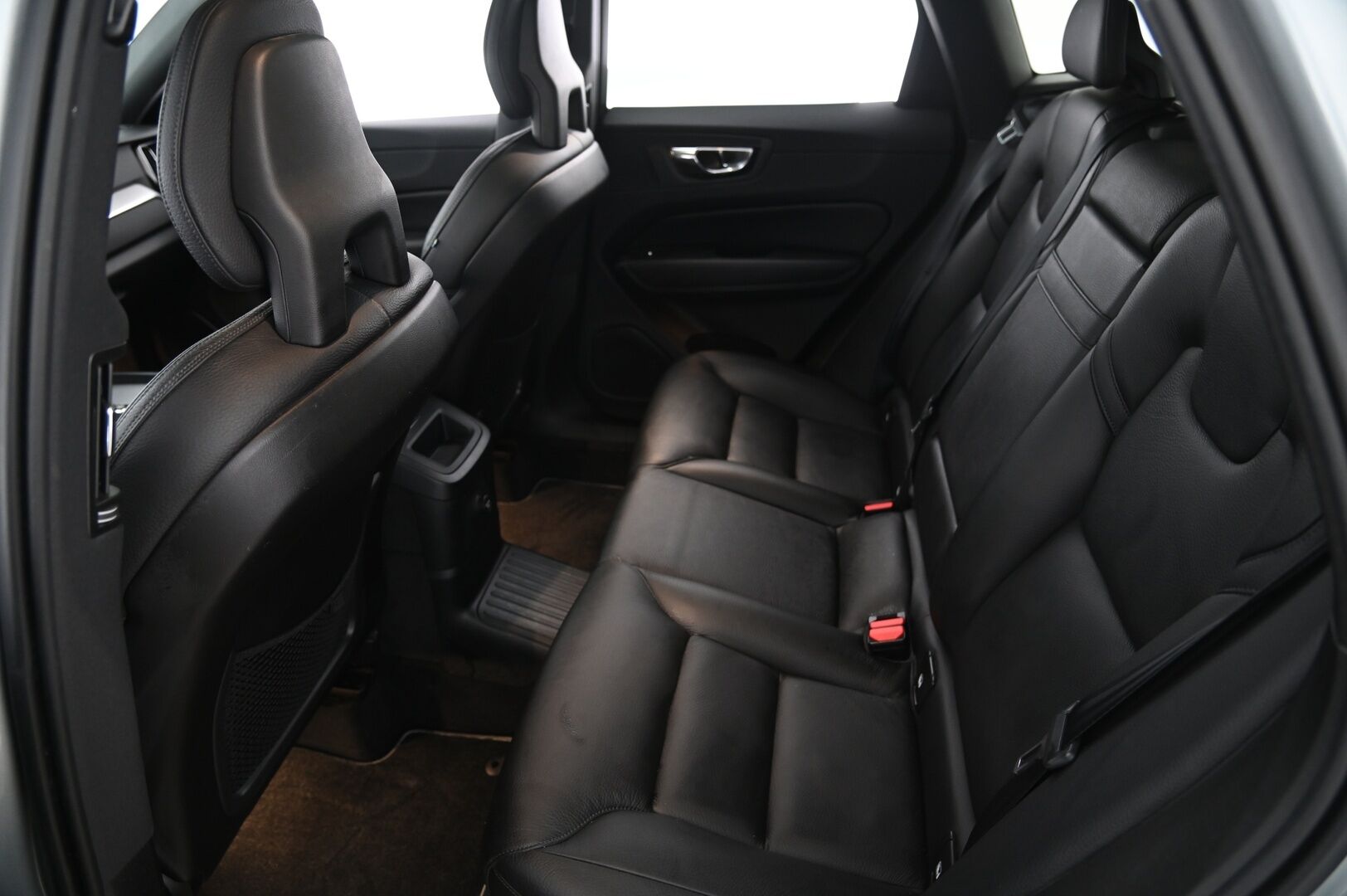 Volvo XC60 2018 T8 AWD R-Design aut / VOC / ACC / Panorama / Vetokoukku / P-kamera / Crystal gearknob* - *Huippuvarusteltu / Hyvin huollettu ja jakohihna vaihdettu*