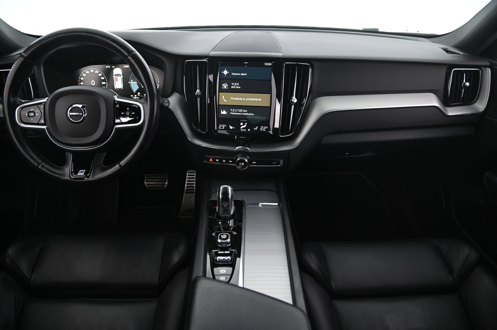 Volvo XC60 2018 T8 AWD R-Design aut / VOC / ACC / Panorama / Vetokoukku / P-kamera / Crystal gearknob* - *Huippuvarusteltu / Hyvin huollettu ja jakohihna vaihdettu*