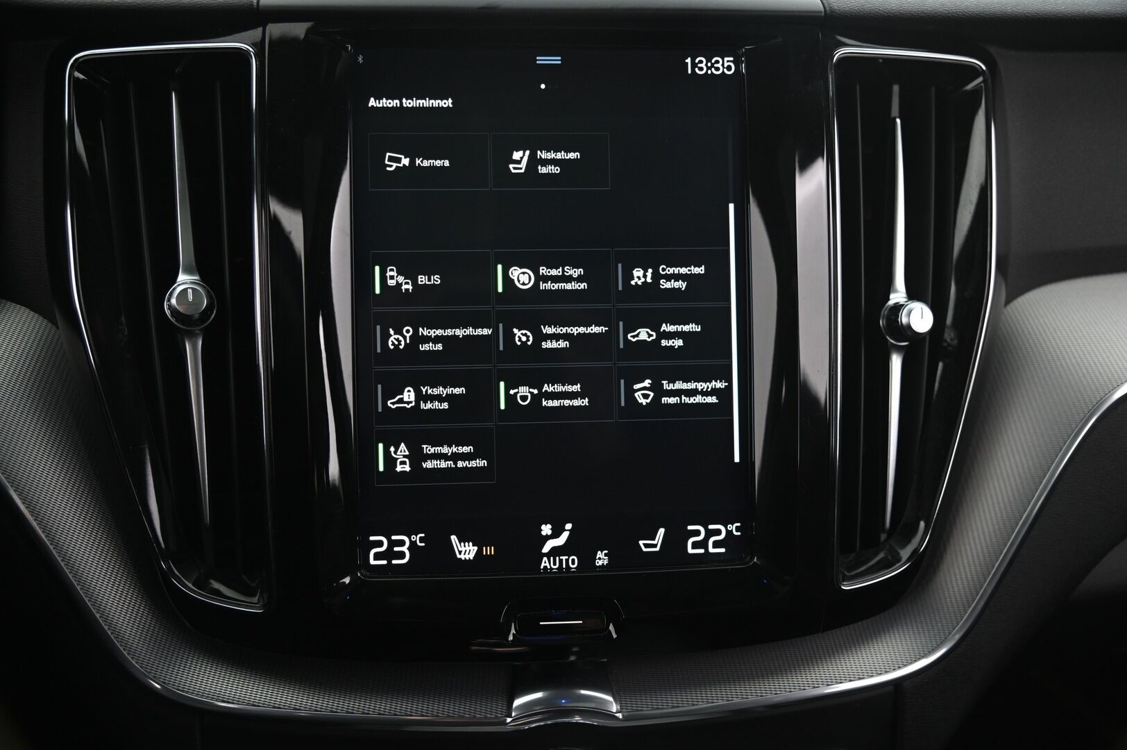 Volvo XC60 2018 T8 AWD R-Design aut / VOC / ACC / Panorama / Vetokoukku / P-kamera / Crystal gearknob* - *Huippuvarusteltu / Hyvin huollettu ja jakohihna vaihdettu*