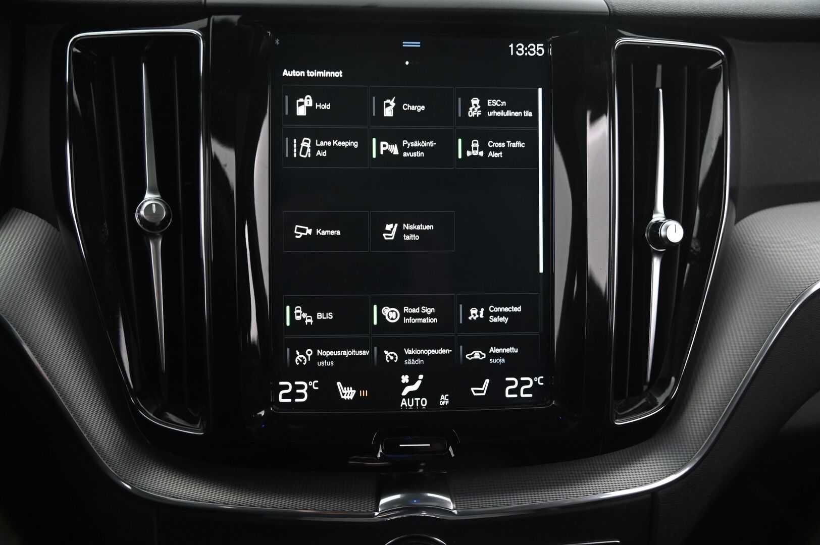 Volvo XC60 2018 T8 AWD R-Design aut / VOC / ACC / Panorama / Vetokoukku / P-kamera / Crystal gearknob* - *Huippuvarusteltu / Hyvin huollettu ja jakohihna vaihdettu*