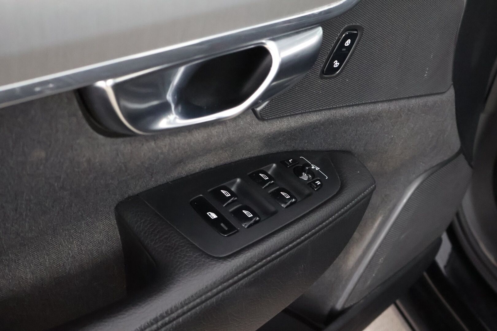 Volvo S90 2018 D4 Business Plus aut - Suomiauto / Webasto / Adapt.Vakkari / Puolinahkasisusta / Navi / Apple&Android / Ratinlämmitys / Adapt.LED / KeylessGo / Jakopää tehty!