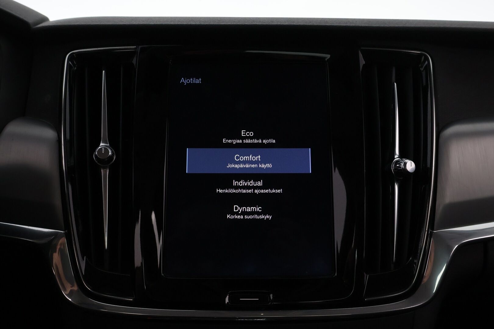 Volvo S90 2018 D4 Business Plus aut - Suomiauto / Webasto / Adapt.Vakkari / Puolinahkasisusta / Navi / Apple&Android / Ratinlämmitys / Adapt.LED / KeylessGo / Jakopää tehty!