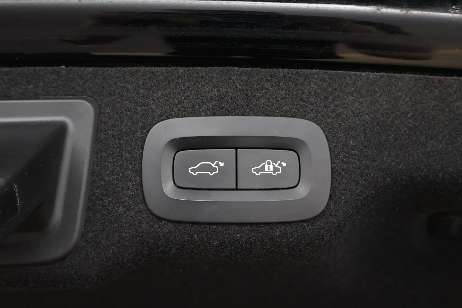 Volvo S90 2018 D4 Business Plus aut - Suomiauto / Webasto / Adapt.Vakkari / Puolinahkasisusta / Navi / Apple&Android / Ratinlämmitys / Adapt.LED / KeylessGo / Jakopää tehty!