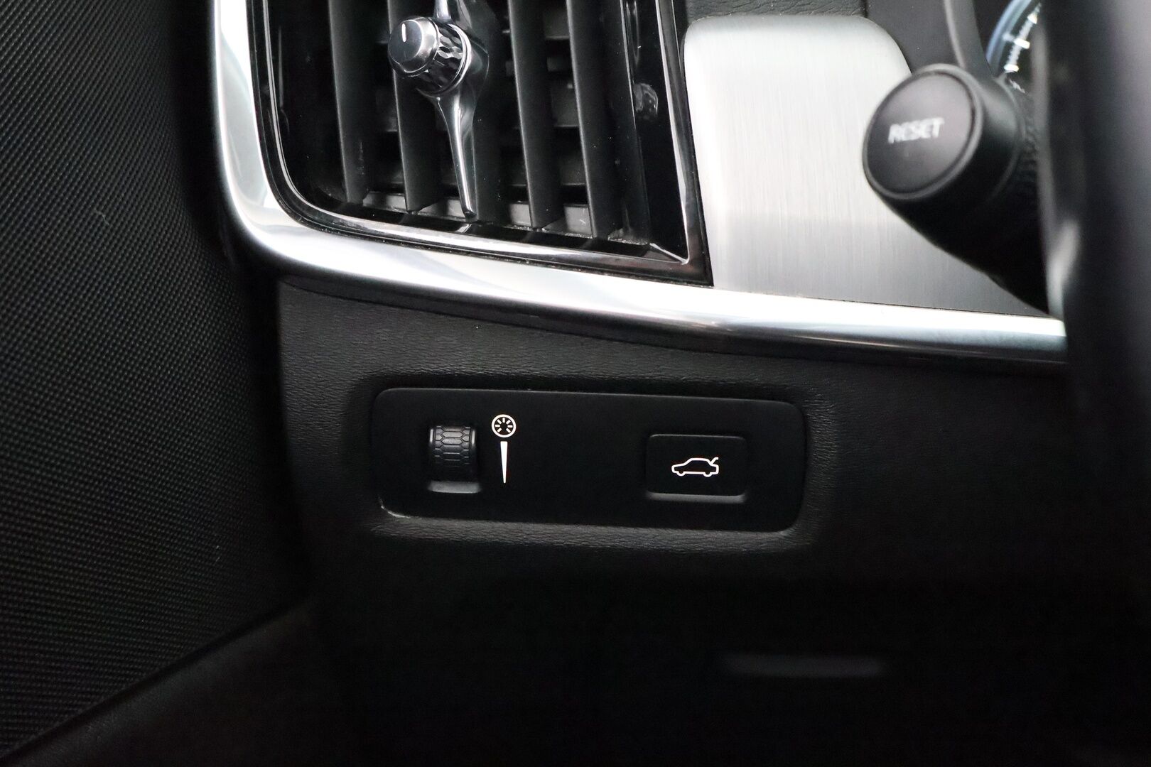 Volvo S90 2018 D4 Business Plus aut - Suomiauto / Webasto / Adapt.Vakkari / Puolinahkasisusta / Navi / Apple&Android / Ratinlämmitys / Adapt.LED / KeylessGo / Jakopää tehty!